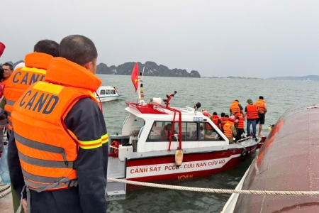 Thủ tướng yêu cầu khẩn trương cứu nạn vụ lật tàu Quảng Ninh