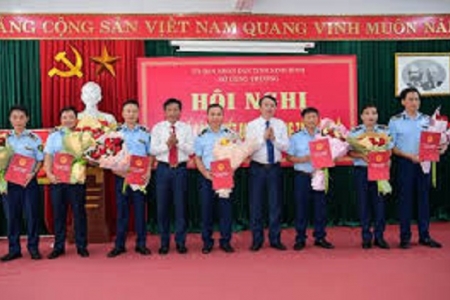 Ninh Bình bổ nhiệm Chi cục trưởng và 7 Phó Chi cục trưởng Quản lý thị trường sau sáp nhập