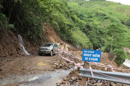 Bộ Xây dựng phát công điện khẩn ứng phó bão Wipha, đảm bảo an toàn giao thông toàn quốc