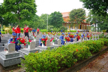 Tháng 7 về nguồn – Thắm đượm nghĩa tình người lính biển Tây Nam