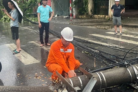 Công ty Điện lực Thái Nguyên khẩn trương khắc phục sự cố do giông lốc