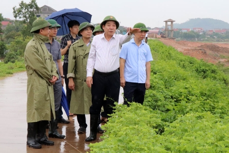 Bắc Ninh: Bí thư Tỉnh ủy Nguyễn Văn Gấu kiểm tra công tác ứng phó với bão số 3 tại một số địa bàn trọng điểm