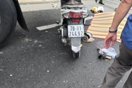 Đắk Lắk: 3 bà cháu tử nạn sau khi xe máy tông vào đuôi xe ô tô tải