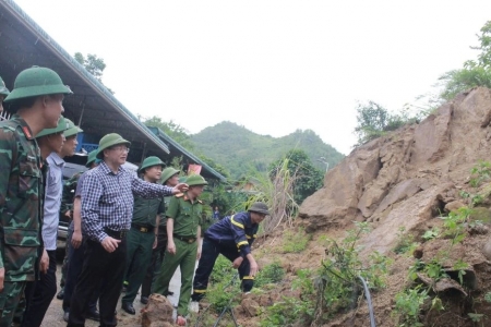 Phó Chủ tịch UBND tỉnh Thanh Hóa họp với 24 xã miền núi về công tác ứng phó bão số 3