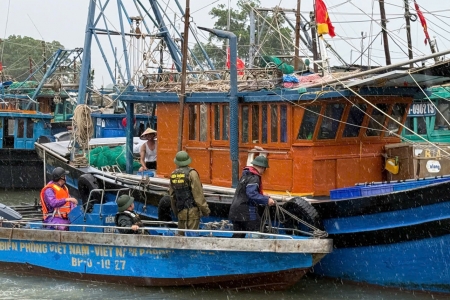 Đồn Biên phòng Trà Cổ sát cánh cùng ngư dân ứng phó bão Wipha