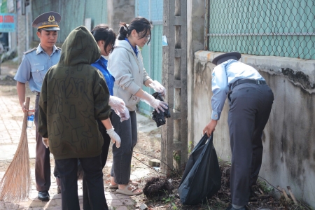 Chi đội Kiểm ngư số 2 tham gia “Ngày Chủ nhật xanh” - Chung tay xây dựng đô thị văn minh