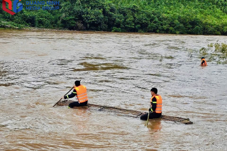 Tập trung lực lượng tìm kiếm cháu bé bị lũ cuốn trôi tại xã Điền Xá