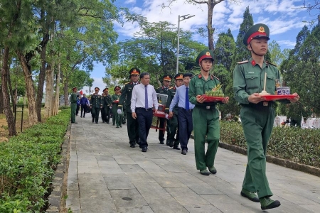 Quảng Trị: Lễ viếng, truy điệu và an táng 12 hài cốt liệt sĩ