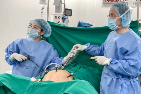 Vinmec Cần Thơ phẫu thuật nội soi thành công khối u tử cung lớn phức tạp