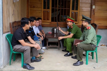 Công an tỉnh Lào Cai mở đợt cao điểm thu hồi vũ khí, vật liệu nổ, công cụ hỗ trợ và pháo