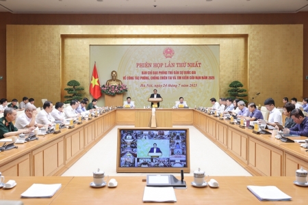 Thủ tướng: Phải bằng mọi cách tiếp cận những nơi bị chia cắt do bão lũ, thiên tai