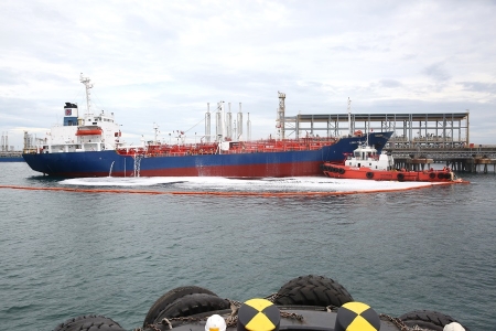 Lọc hóa dầu Bình Sơn tổ chức diễn tập ứng phó tình huống khẩn cấp tại Cảng xuất sản phẩm