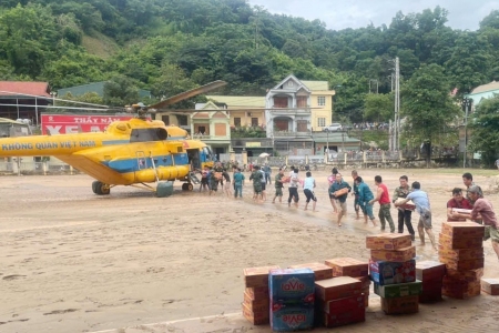 Ngày 25/7, Bộ Quốc phòng dự kiến tổ chức 4 chuyến bay vận chuyển hàng cứu trợ vùng lũ Nghệ An