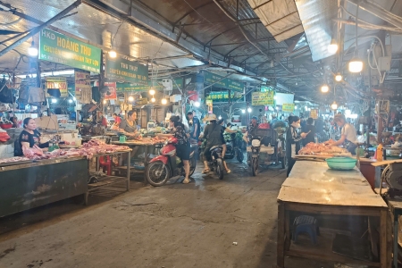 Hà Nội: Tăng cường công tác quản lý về an toàn thực phẩm tại chợ Phùng Khoang