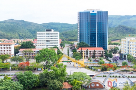 Chủ tịch UBND tỉnh Quảng Ninh làm việc với Trường Đại học Hạ Long