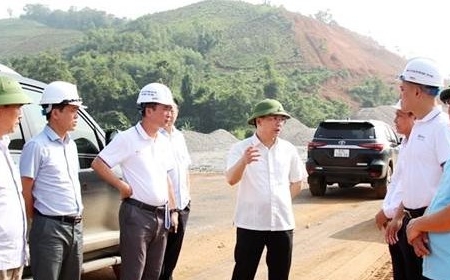 Bí thư Tỉnh ủy Lạng Sơn Hoàng Văn Nghiệm kiểm tra thực địa tình hình triển khai Dự án tuyến cao tốc Cửa khẩu Hữu Nghị - Chi Lăng