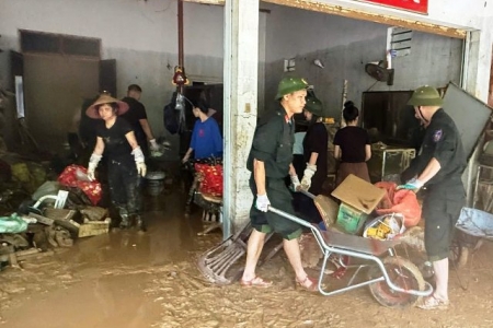 Nghệ An: Cấp phát vật tư vệ sinh, đảm bảo nước sạch cho vùng lũ