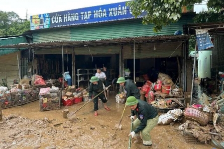 Chủ động vệ sinh môi trường, kiểm soát dịch bệnh sau lũ tại Nghệ An