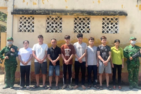 Triệt phá đường dây tổ chức cho người nước ngoài nhập cảnh trái phép, bắt giữ 8 đối tượng