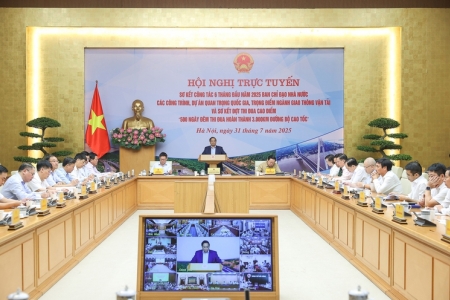 Thủ tướng Phạm Minh Chính chủ trì Hội nghị sơ kết đợt thi đua cao điểm "500 ngày đêm thi đua hoàn thành 3.000 km đường bộ cao tốc"