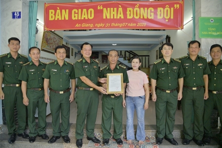 Bàn giao nhà đồng đội tại phường Rạch Giá