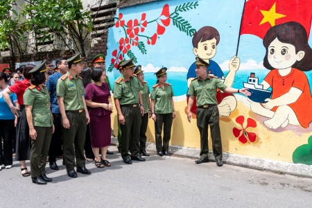 Khánh thành và gắn biển công trình thanh niên “Con đường bích họa – Vì An ninh Tổ quốc”