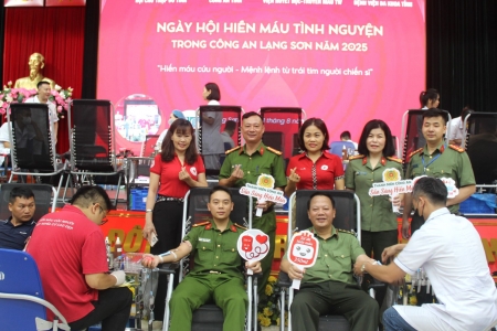 Lạng Sơn: Đông đảo cán bộ, chiến sĩ và nhân dân tham gia hiến máu tại Ngày hội hiến máu tình nguyện trong Công an Lạng Sơn