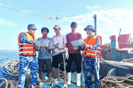 Bộ Tư lệnh Vùng Cảnh sát biển 1 tích cực tuyên truyền chống khai thác IUU