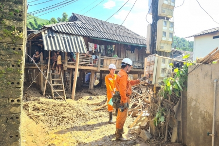  PC Điện Biên nỗ lực cấp điện trở lại cho khách hàng sau mưa lũ