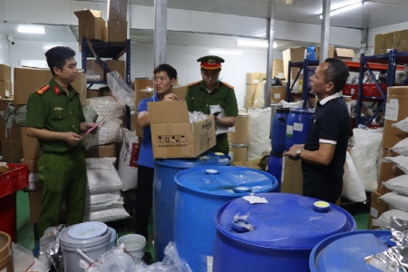 Triệt xóa đường dây thực phẩm chức năng giả quy mô lớn