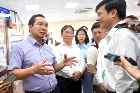 Chủ tịch UBND TP. Hồ Chí Minh kiểm tra Trung tâm Phục vụ hành chính công phường Bà Rịa