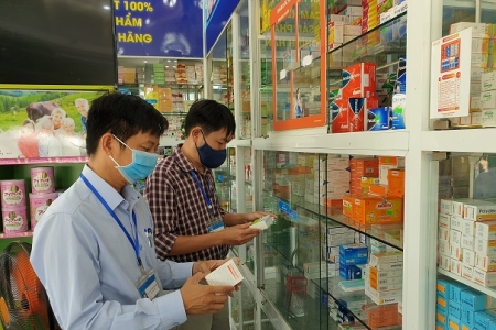 Hà Nội tăng cường giám sát, lấy mẫu kiểm tra chất lượng thuốc và mỹ phẩm