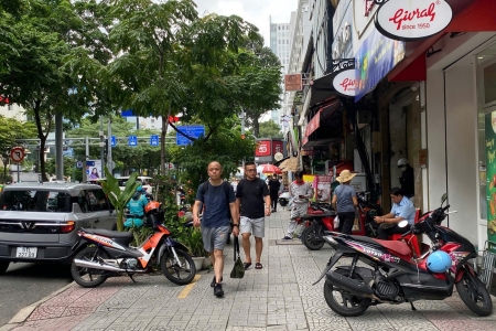 TP. Hồ Chí Minh dừng thu phí vỉa hè, đề xuất xây dựng đề án quản lý mới
