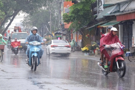 Thời tiết ngày 6/8/2025: Miền Bắc, Hà Nội đón mưa to giải nhiệt sau đợt nắng oi bức
