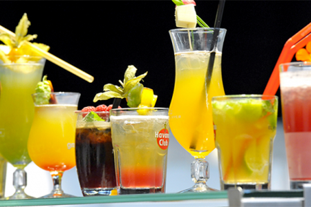 Doanh nghiệp thu trăm tỷ đồng từ mảng thực phẩm, đồ uống và hàng miễn thuế