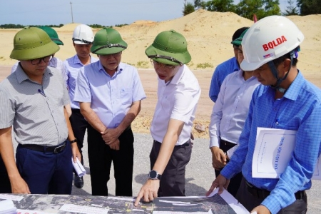 Quảng Trị tập trung tháo gỡ vướng mắc, đẩy nhanh tiến độ dự án Đường ven biển và cầu Nhật Lệ 3