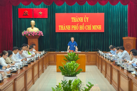 TP. Hồ Chí Minh không tổ chức văn nghệ, không nhận hoa chúc mừng đại hội