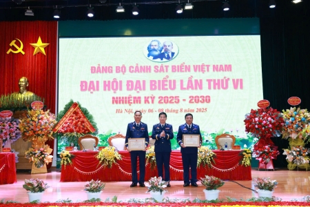 Khen thưởng đột xuất BTL Vùng Cảnh sát biển 4 vì thành tích xuất sắc trong đấu tranh phòng, chống tội phạm, vi phạm pháp luật