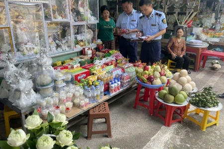 Lực lượng QLTT Thanh Hóa tăng cường kiểm tra, giám sát và tuyên tuyền pháp luật tại Đền Cô Bơ - Hàn Sơn
