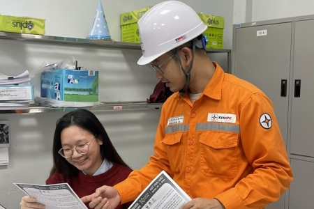 Điện lực Ninh Bình chuyển đổi mạnh mẽ sang thanh toán không dùng tiền mặt