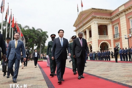 Angola đón Chủ tịch nước Lương Cường theo nghi thức cao nhất