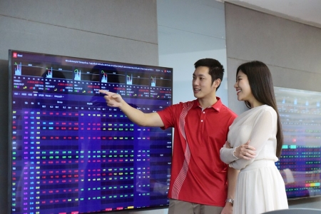 Chứng khoán phiên sáng 8/8: VN-Index rung lắc đầu phiên, tâm điểm thuộc về cổ phiếu tân binh