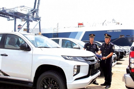 Đề xuất siết quản lý nhập khẩu ô tô dạng quà biếu, quà tặng có gì mới?