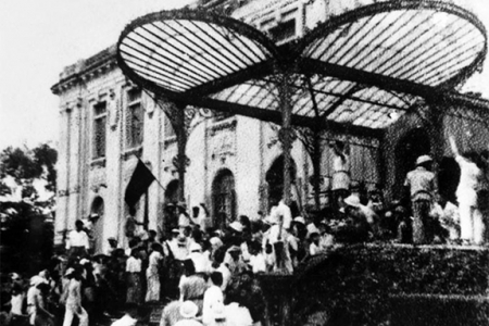 Xác định đúng đối tượng tác chiến trong Cách mạng Tháng Tám năm 1945