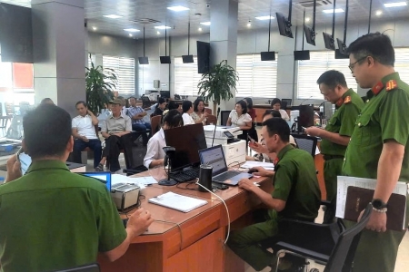 Công an Ninh Bình tăng tốc cấp thẻ Đảng viên gắn chip điện tử