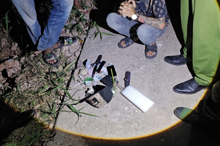 Bắt quả tang đối tượng giấu ma túy trên người và trong xe ô tô