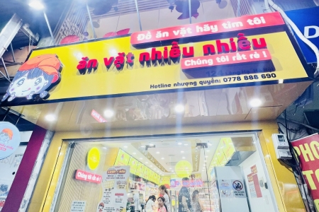 Hà Nội: Chuỗi cửa hàng “Ăn Vặt Nhiều Nhiều” bày bán nhiều hàng hóa nước ngoài thiếu tem nhãn phụ Tiếng Việt