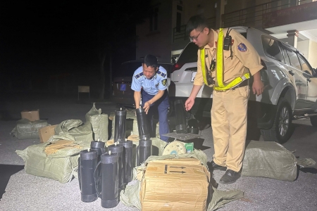 Lạng Sơn: Phát hiện, xử lý vụ vận chuyển số lượng lớn bình dạng khí cười