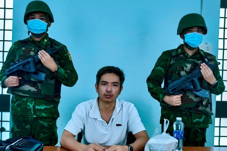 BĐBP Tây Ninh phối hợp bắt đối tượng vận chuyển 80.000 USD trái phép.