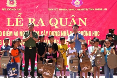 Ra quân 40 ngày đêm xây dựng nhà và trường học cho vùng lũ miền Tây Nghệ An